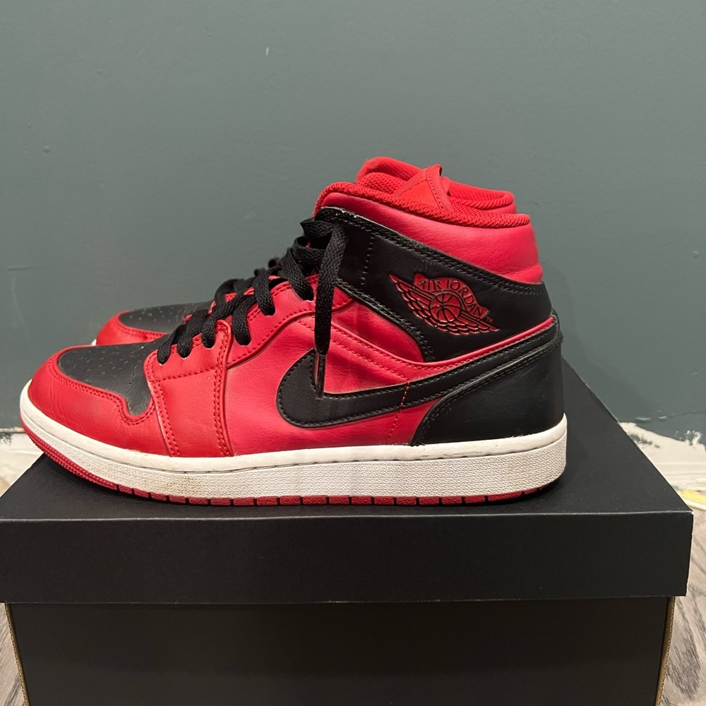 Jordan 1 mid reverse bred.